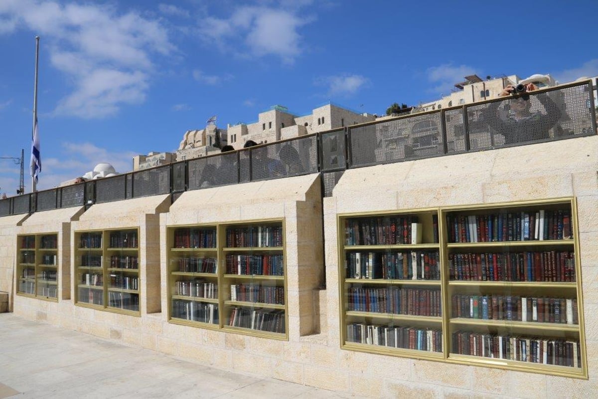 ספריה חדשה נחנכה בעזרת הגברים בכותל המערבי