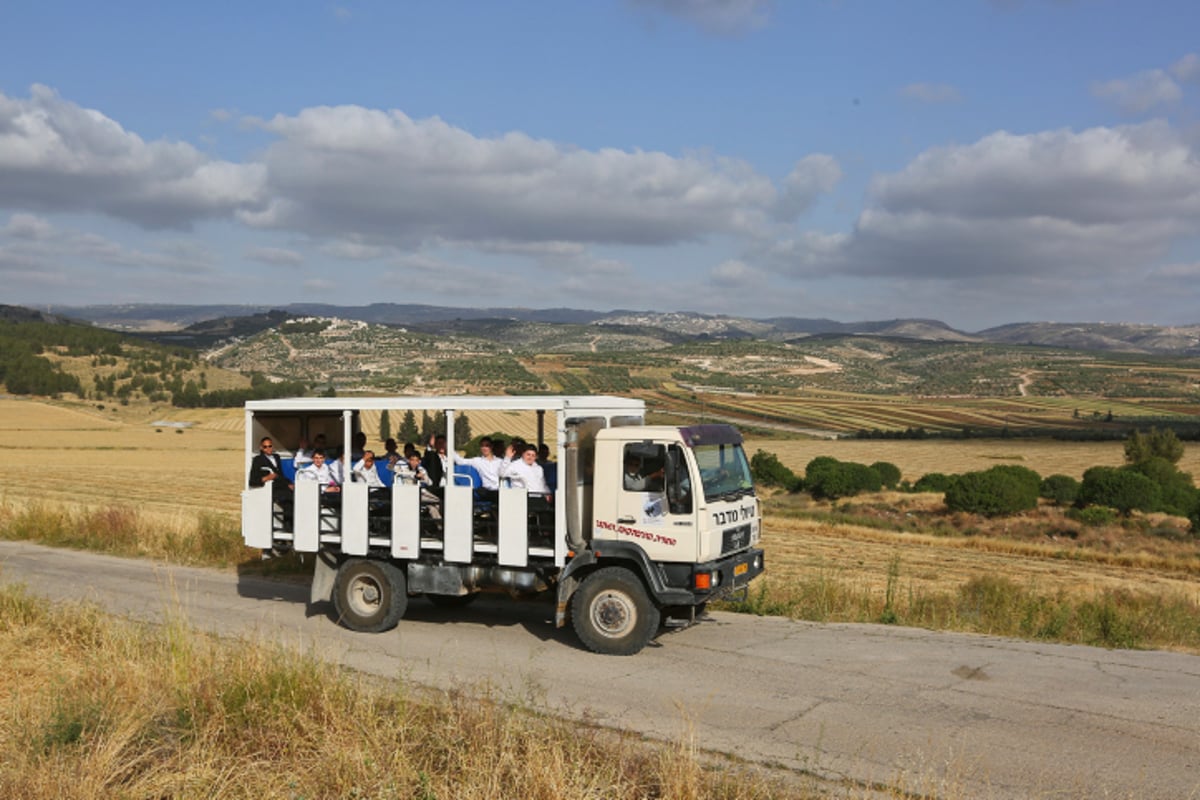 ימים אחרונים לפני זמן קיץ: בחורי הישיבות נופשים