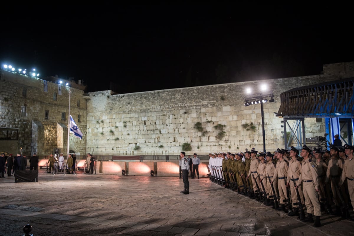 תיעוד: טקס יום הזיכרון ברחבת הכותל המערבי