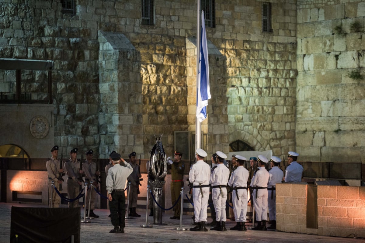 תיעוד: טקס יום הזיכרון ברחבת הכותל המערבי