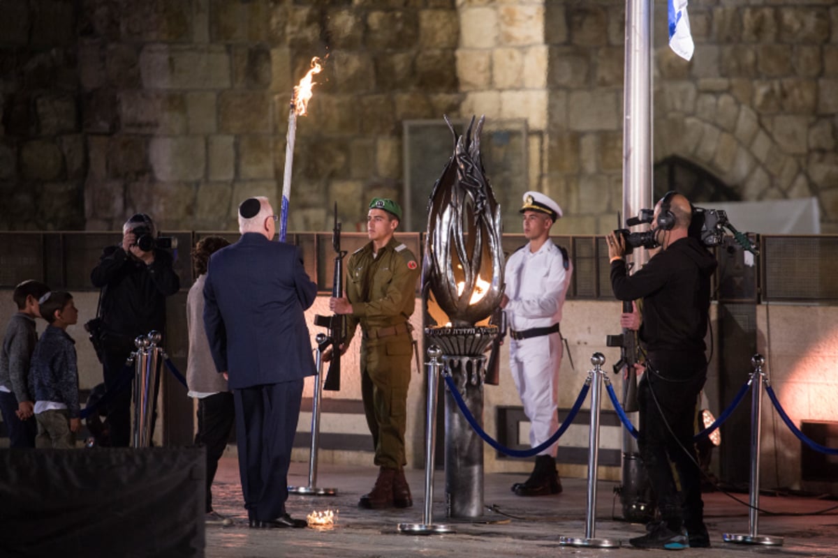 תיעוד: טקס יום הזיכרון ברחבת הכותל המערבי