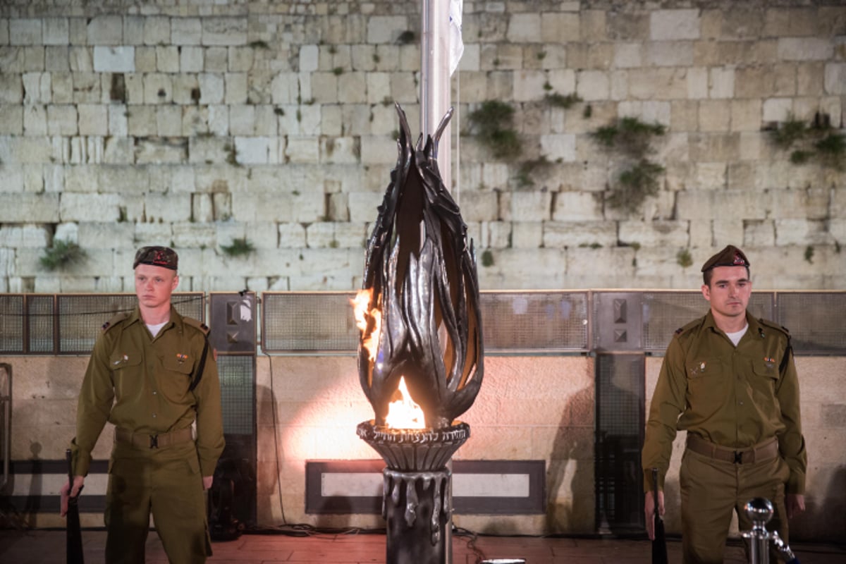 תיעוד: טקס יום הזיכרון ברחבת הכותל המערבי