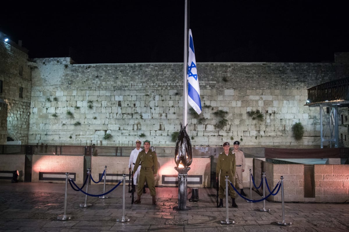 תיעוד: טקס יום הזיכרון ברחבת הכותל המערבי