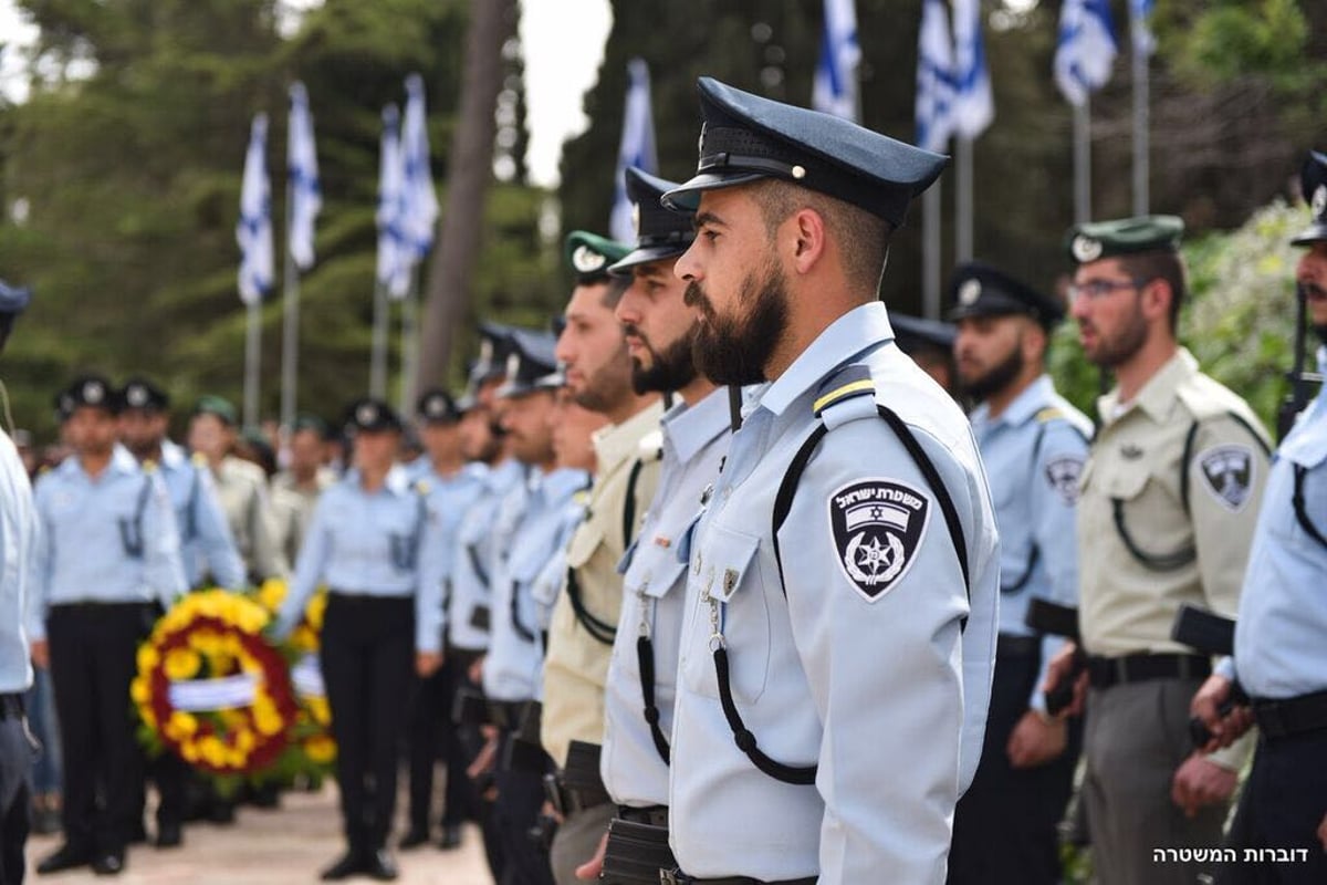 טקס  המשטרה ליום הזיכרון בהר הרצל‬. צפו