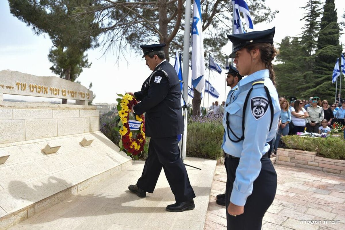 טקס  המשטרה ליום הזיכרון בהר הרצל‬. צפו