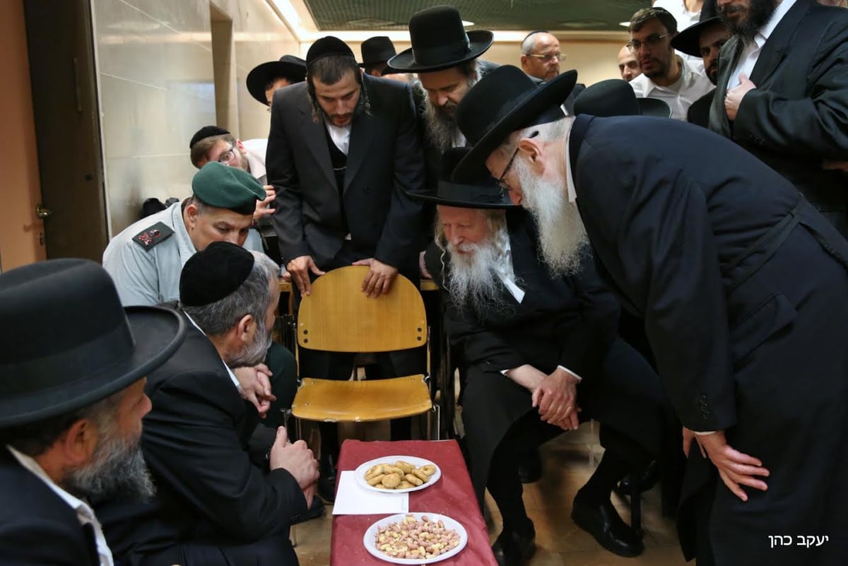 תיעוד: האדמו"ר מגור וליצמן ניחמו את דרעי