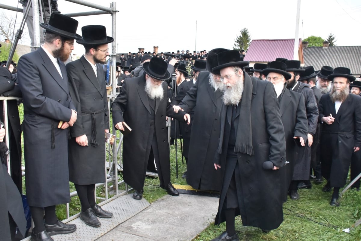 הסתיים החלק הראשון במסע האדמו"ר מבעלזא • תיעוד