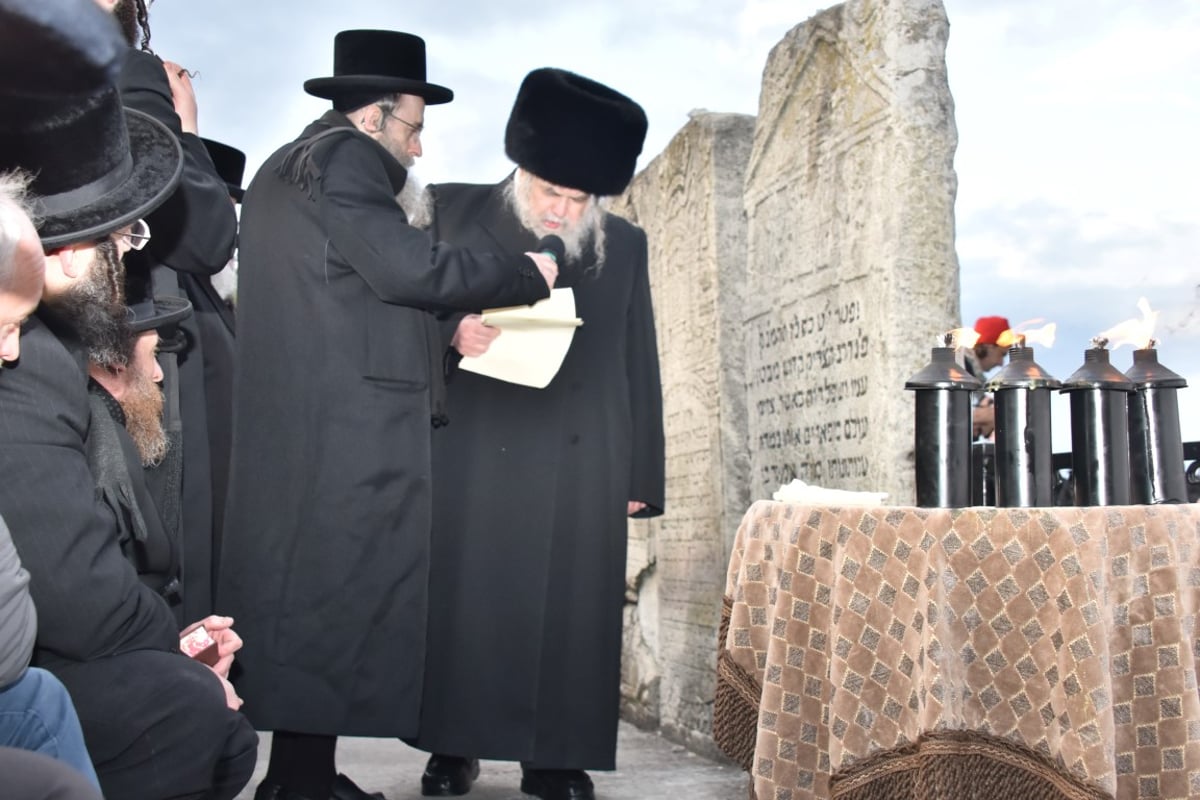 הסתיים החלק הראשון במסע האדמו"ר מבעלזא • תיעוד