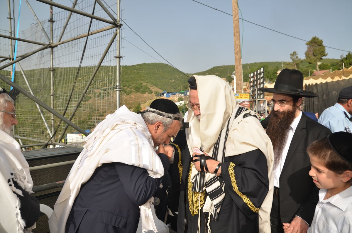 הראשל"צ הגאון רבי שלמה עמאר בהדלקה • צפו