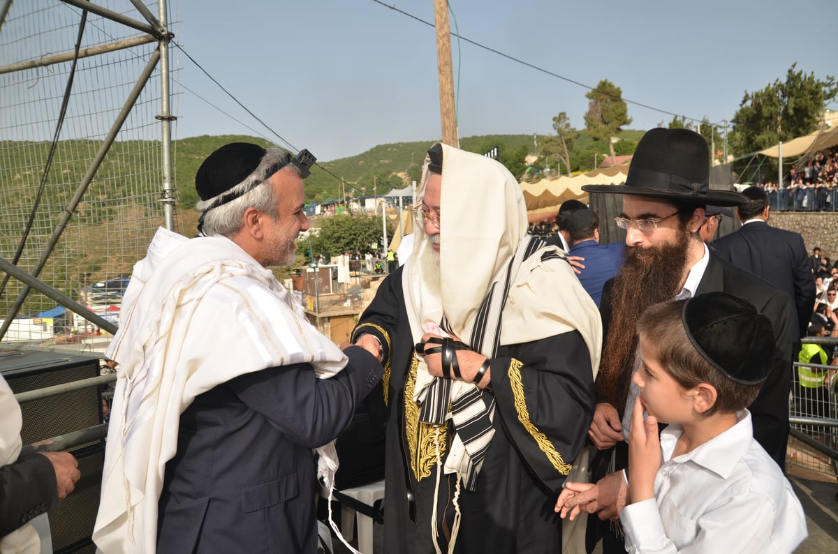 הראשל"צ הגאון רבי שלמה עמאר בהדלקה • צפו