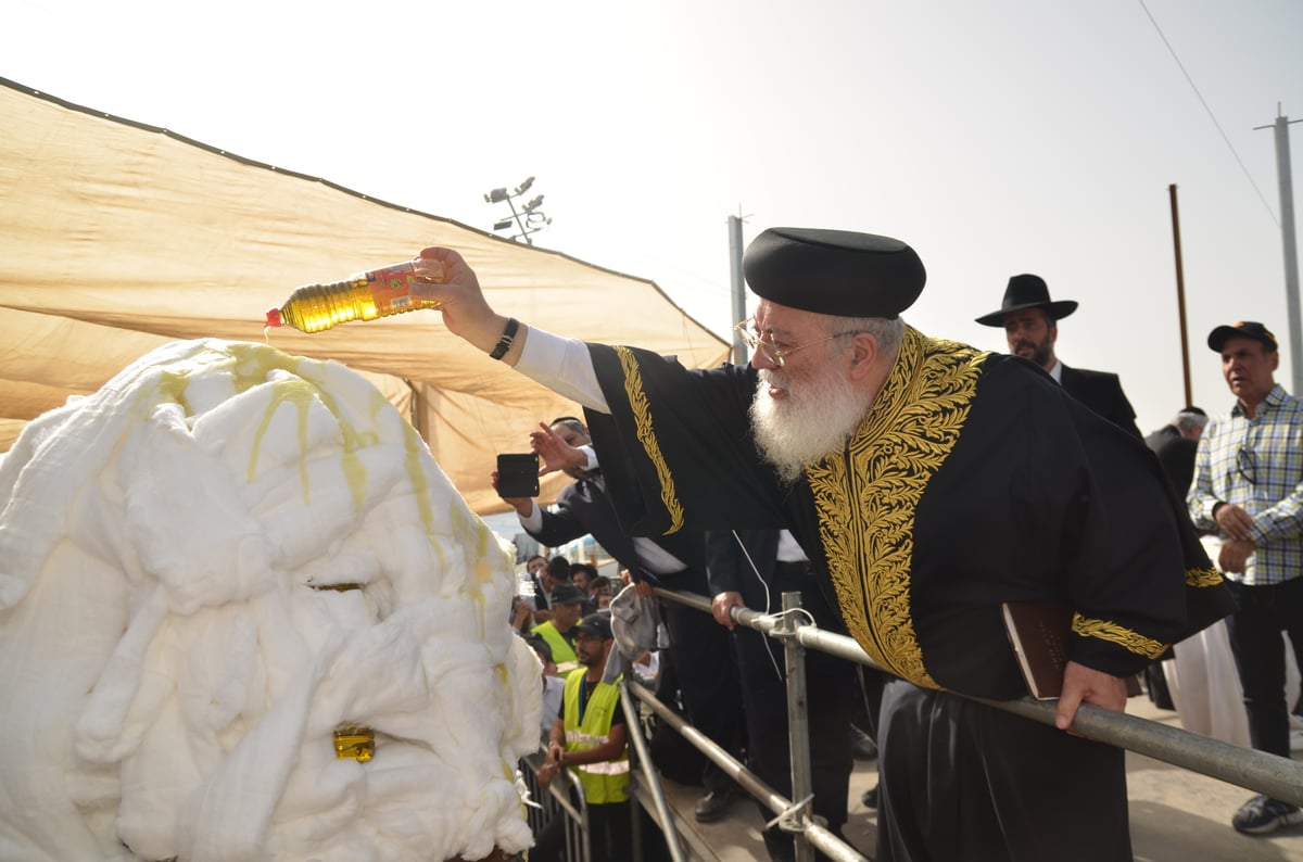 הראשל"צ הגאון רבי שלמה עמאר בהדלקה • צפו