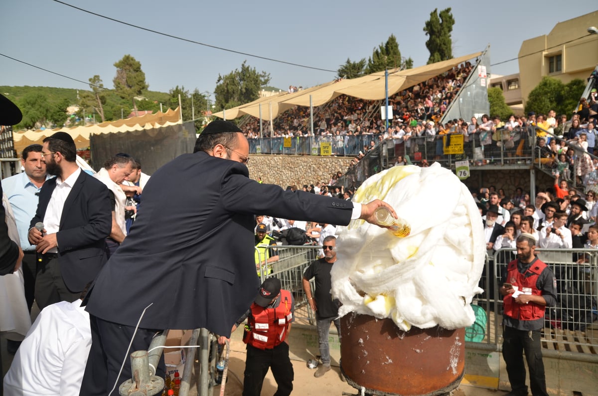 הראשל"צ הגאון רבי שלמה עמאר בהדלקה • צפו