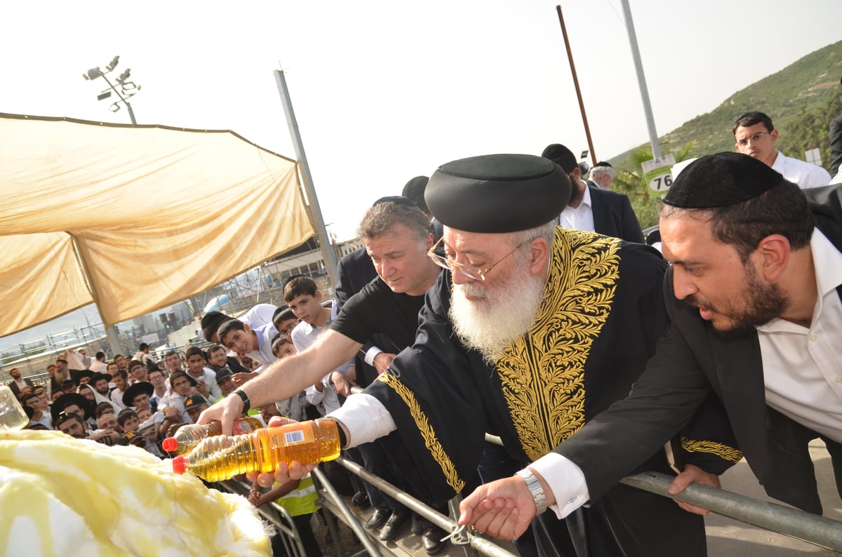 הראשל"צ הגאון רבי שלמה עמאר בהדלקה • צפו