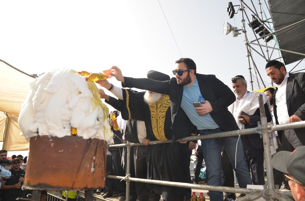 הראשל"צ הגאון רבי שלמה עמאר בהדלקה • צפו