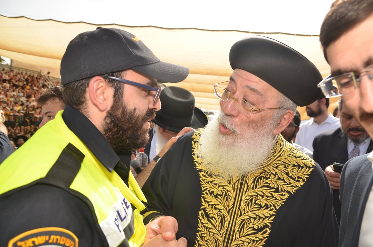 הראשל"צ הגאון רבי שלמה עמאר בהדלקה • צפו