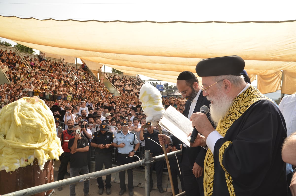 הראשל"צ הגאון רבי שלמה עמאר בהדלקה • צפו