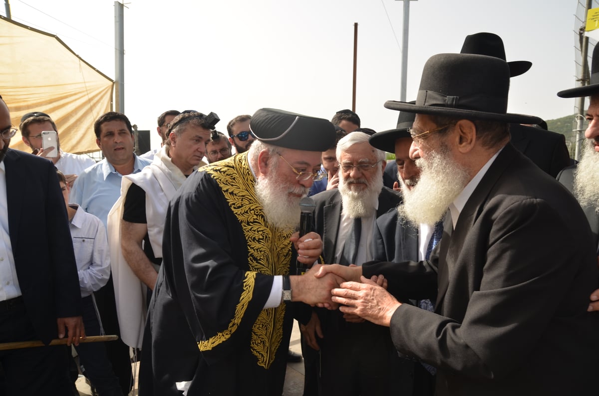 הראשל"צ הגאון רבי שלמה עמאר בהדלקה • צפו