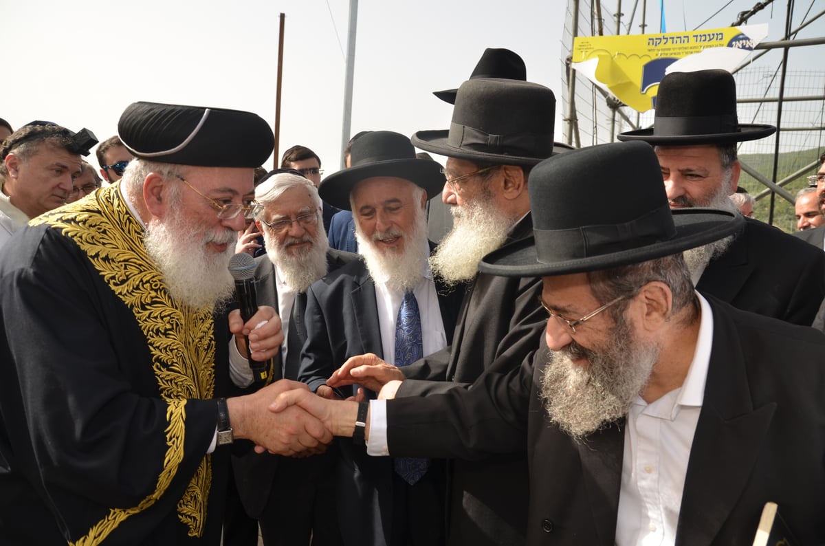 הראשל"צ הגאון רבי שלמה עמאר בהדלקה • צפו