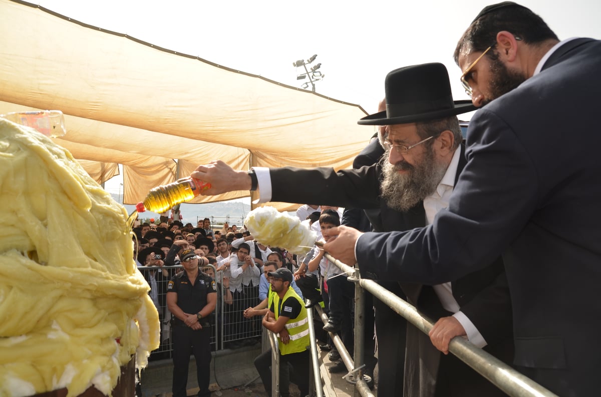 הראשל"צ הגאון רבי שלמה עמאר בהדלקה • צפו