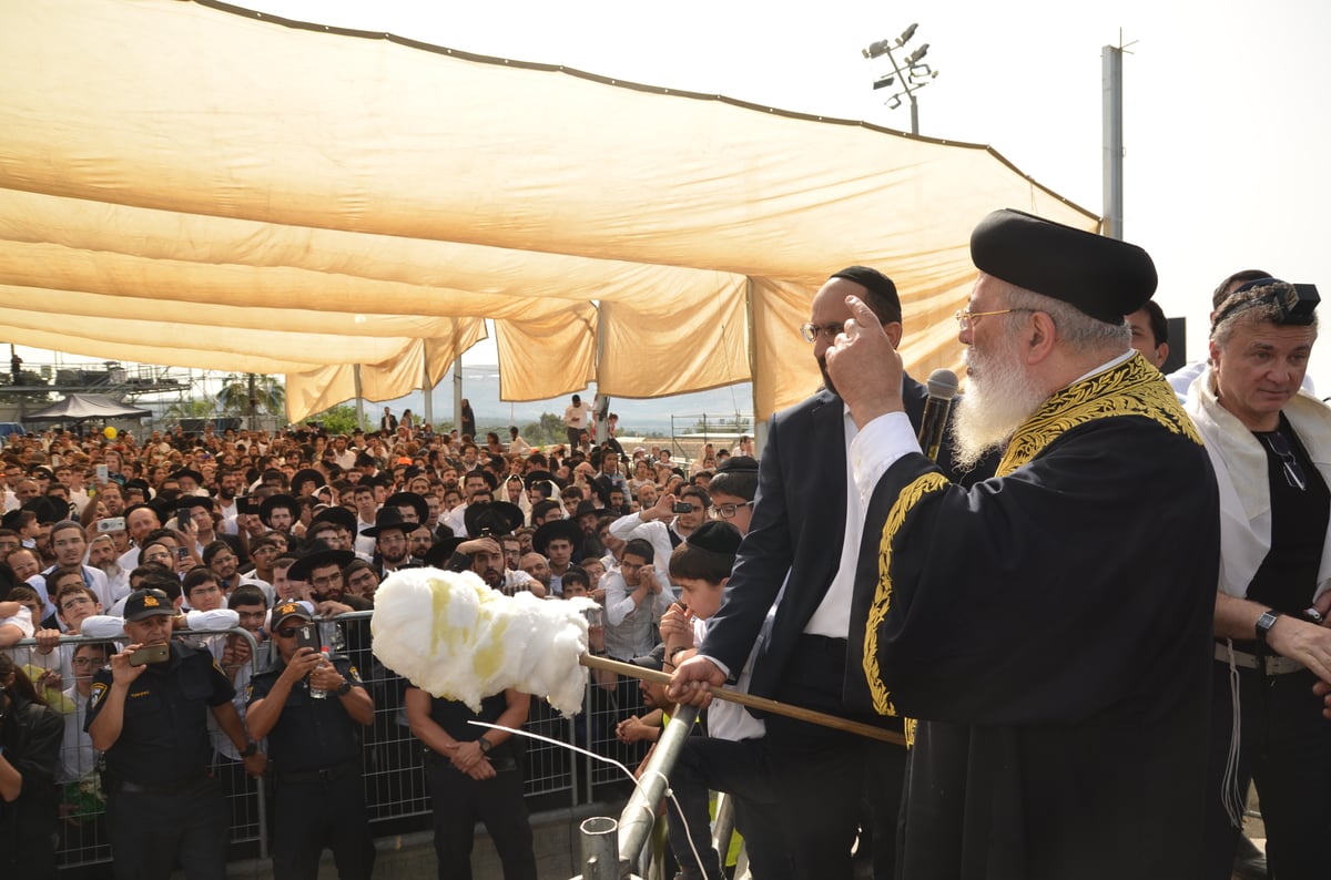 הראשל"צ הגאון רבי שלמה עמאר בהדלקה • צפו