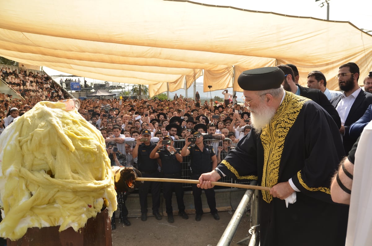 הראשל"צ הגאון רבי שלמה עמאר בהדלקה • צפו