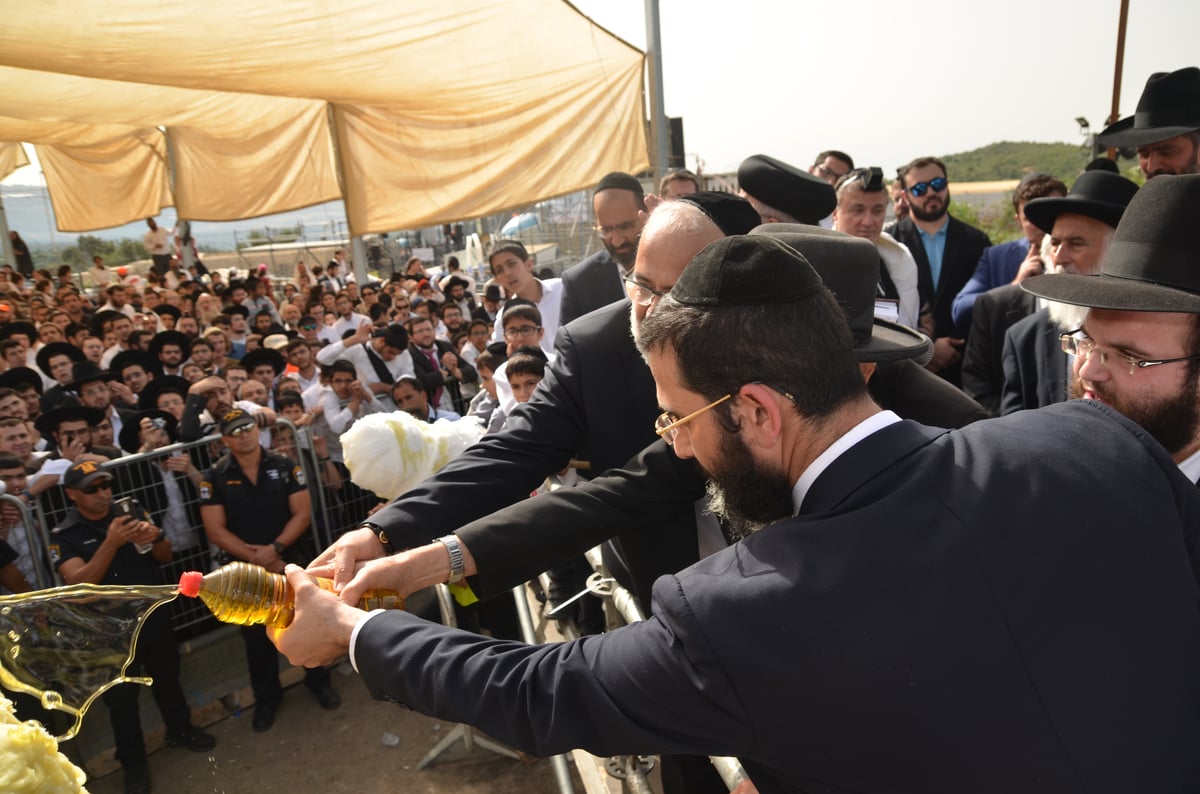 הראשל"צ הגאון רבי שלמה עמאר בהדלקה • צפו