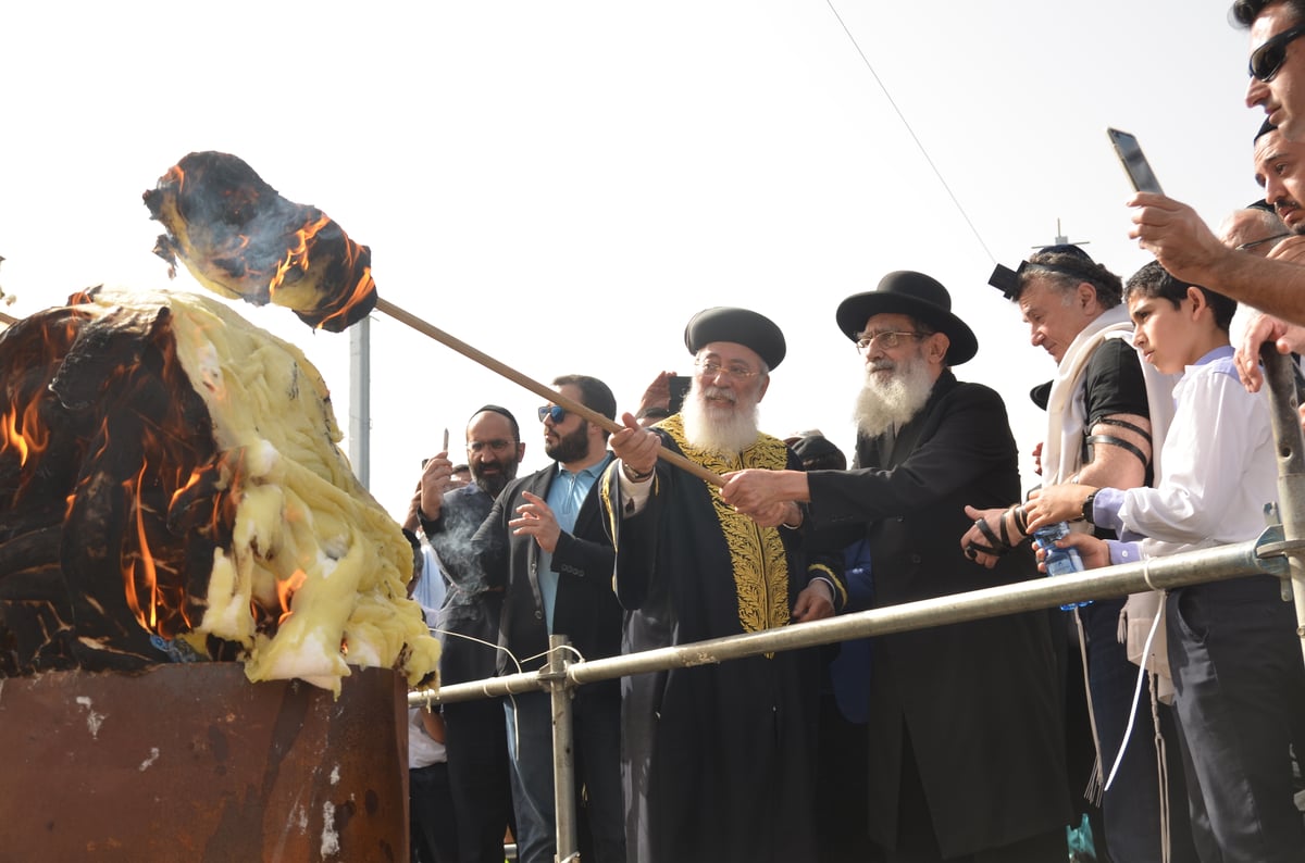 הראשל"צ הגאון רבי שלמה עמאר בהדלקה • צפו