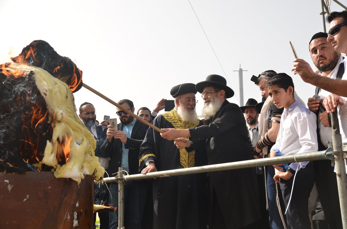 הראשל"צ הגאון רבי שלמה עמאר בהדלקה • צפו