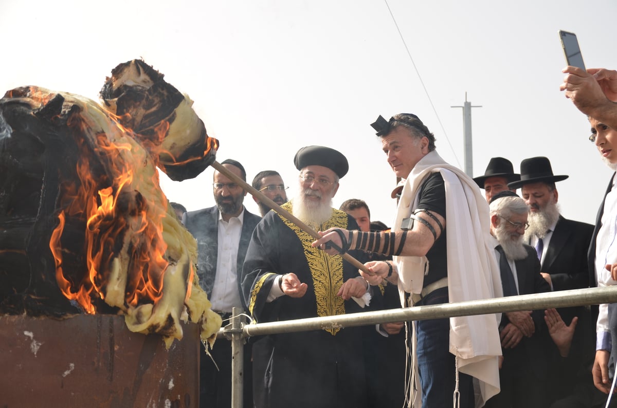 הראשל"צ הגאון רבי שלמה עמאר בהדלקה • צפו