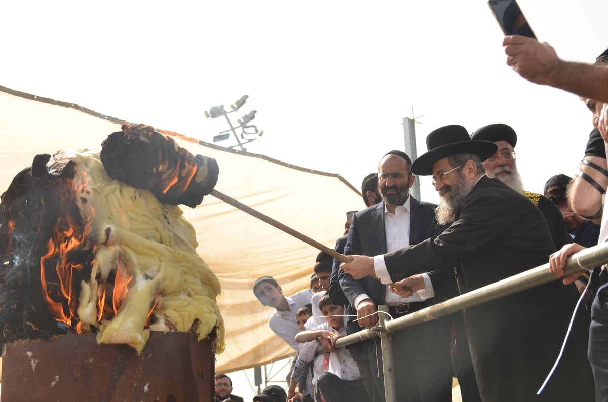 הראשל"צ הגאון רבי שלמה עמאר בהדלקה • צפו