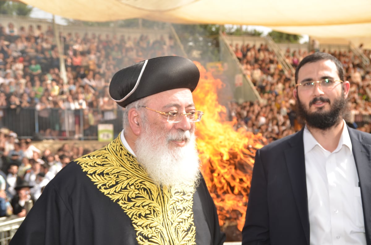 הראשל"צ הגאון רבי שלמה עמאר בהדלקה • צפו