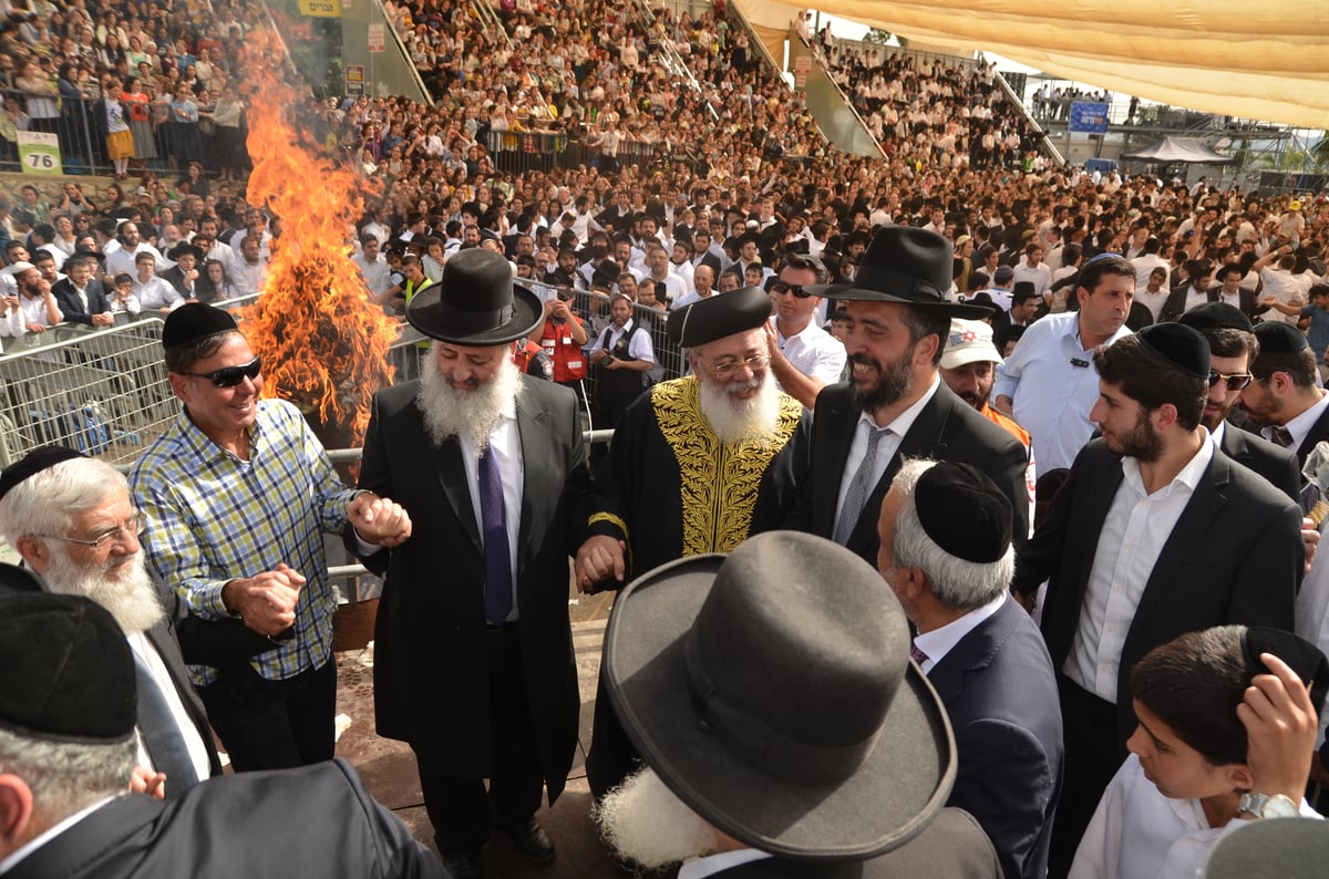 הראשל"צ הגאון רבי שלמה עמאר בהדלקה • צפו