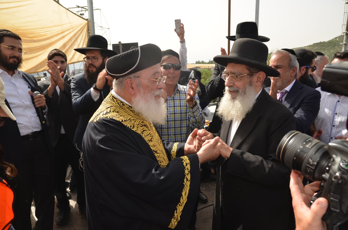 הראשל"צ הגאון רבי שלמה עמאר בהדלקה • צפו