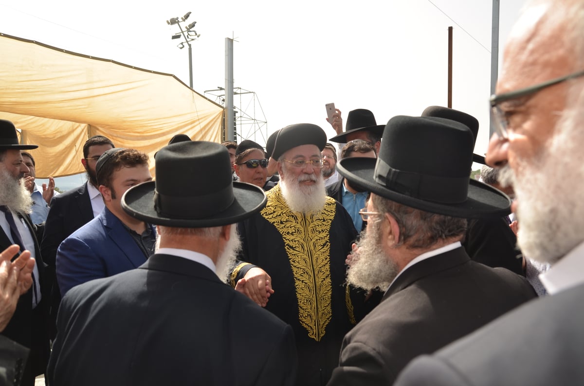 הראשל"צ הגאון רבי שלמה עמאר בהדלקה • צפו