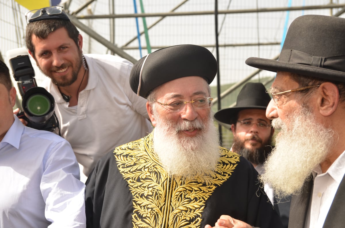 הראשל"צ הגאון רבי שלמה עמאר בהדלקה • צפו