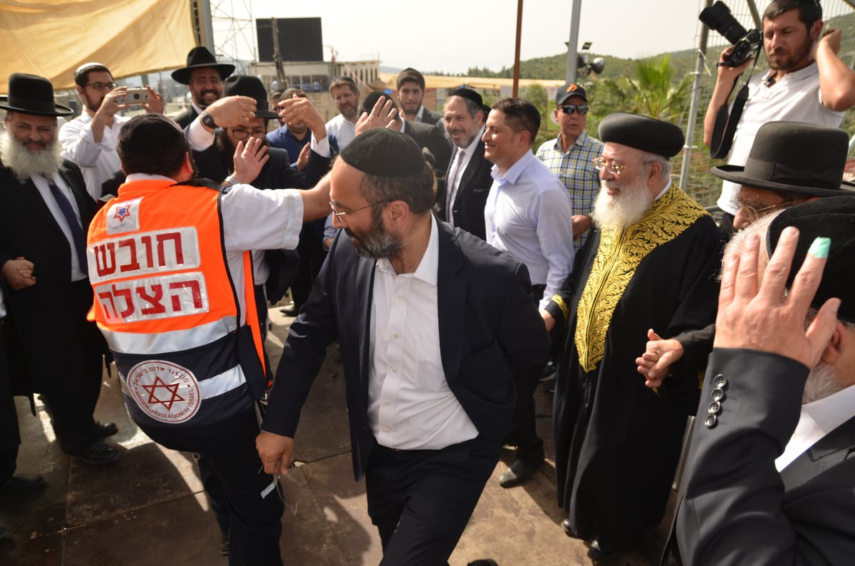 הראשל"צ הגאון רבי שלמה עמאר בהדלקה • צפו