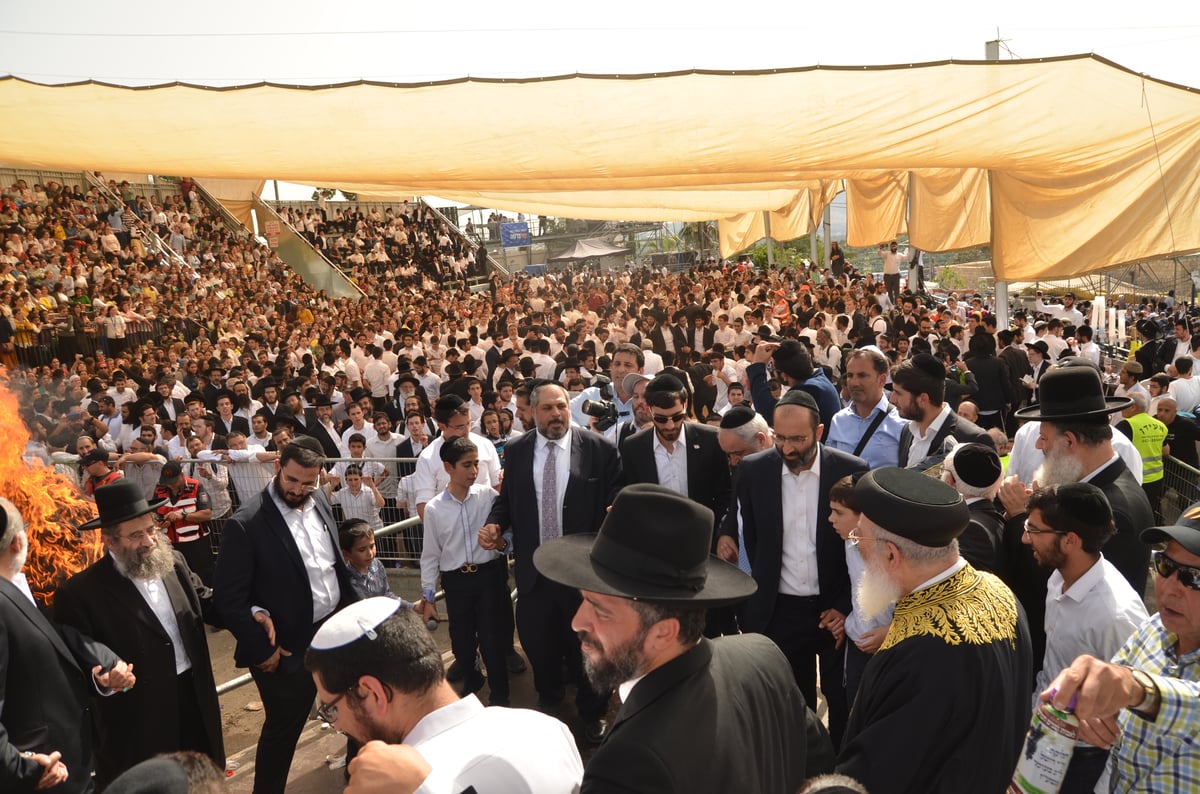 הראשל"צ הגאון רבי שלמה עמאר בהדלקה • צפו