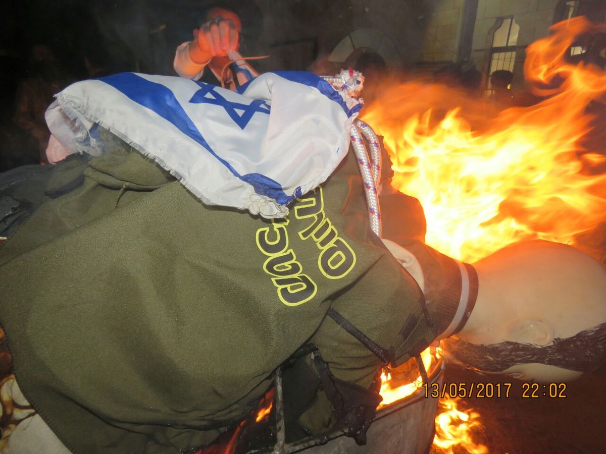 ביזיון במאה שערים: בובת חייל חרדי - הועלתה באש • צפו