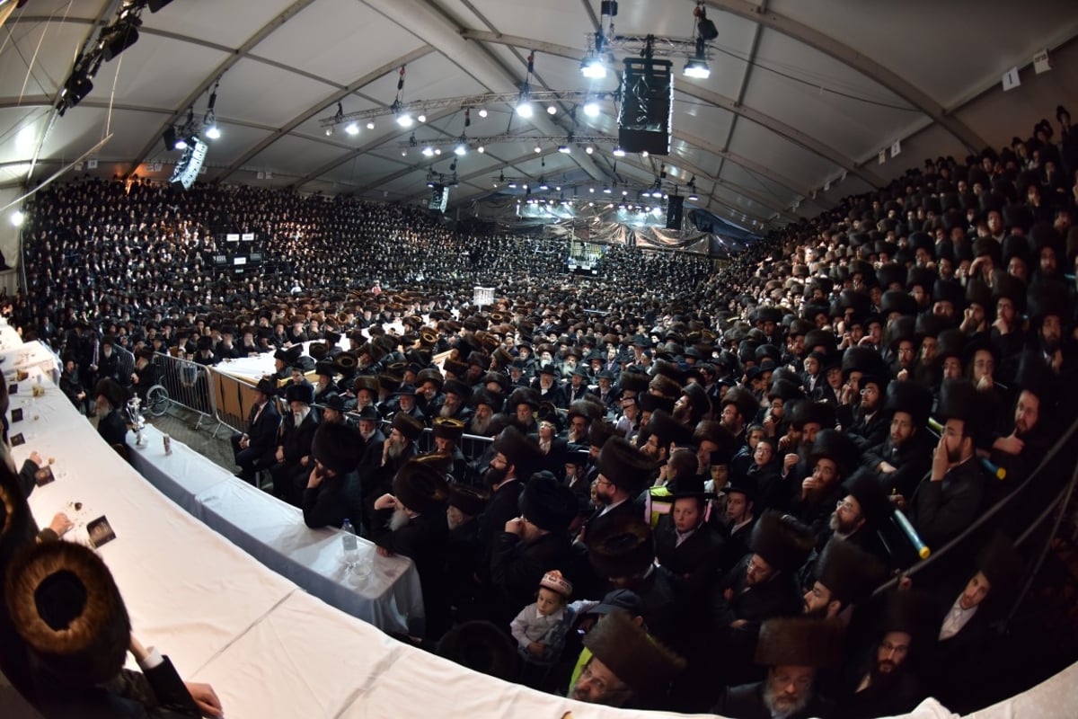 לונדון: 15 אלף איש בהדלקה של האדמו"ר מבעלזא