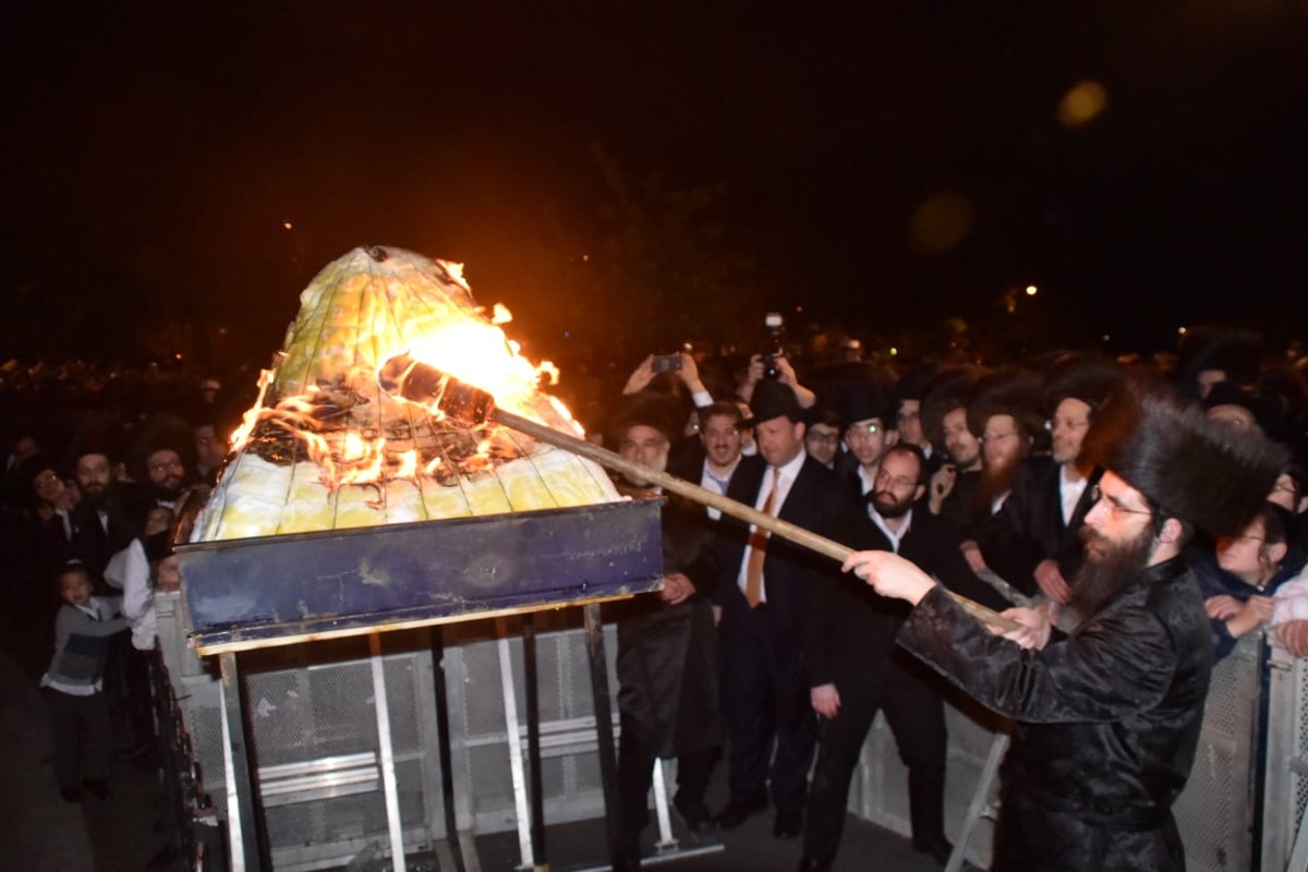 לונדון: 15 אלף איש בהדלקה של האדמו"ר מבעלזא