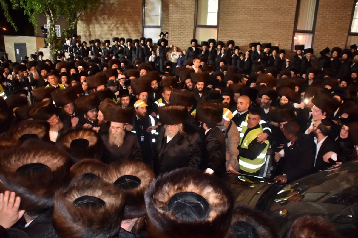 לונדון: 15 אלף איש בהדלקה של האדמו"ר מבעלזא