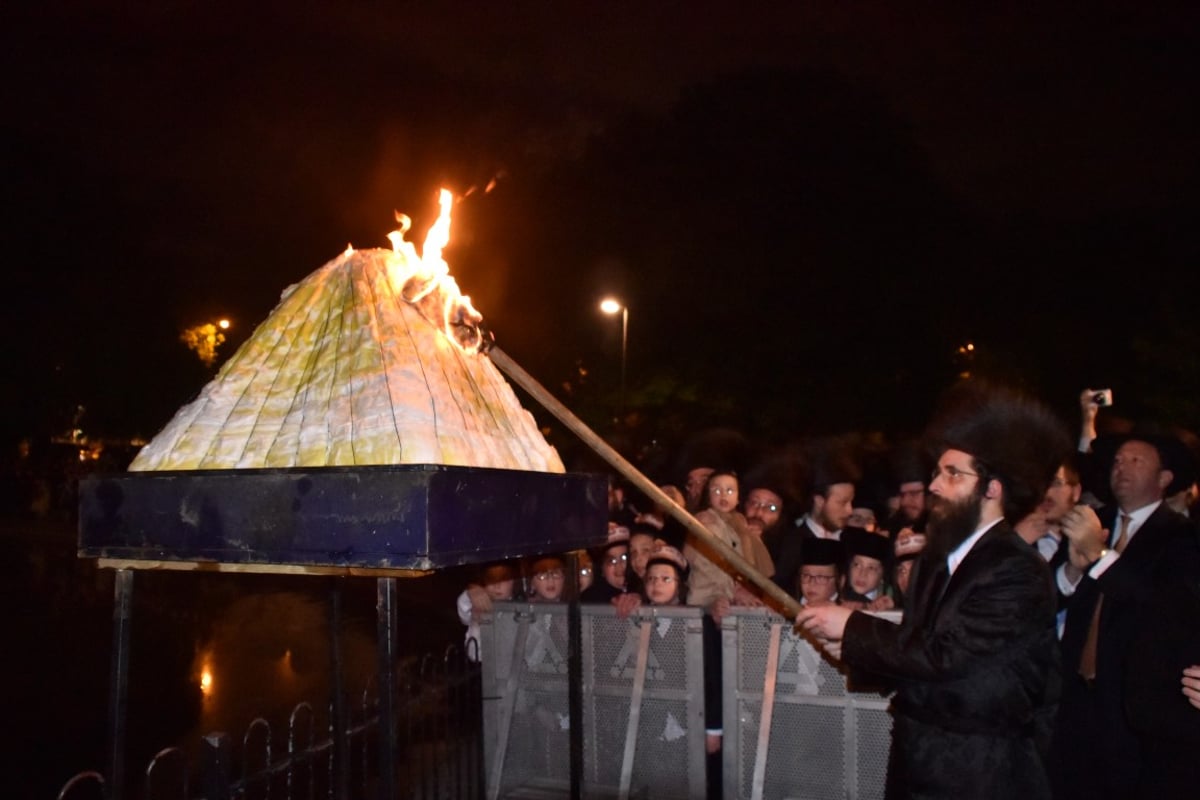 לונדון: 15 אלף איש בהדלקה של האדמו"ר מבעלזא