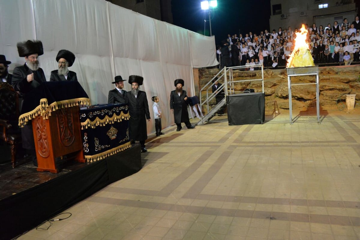 ההדלקה של האדמו"ר מסאדיגורא • תיעוד