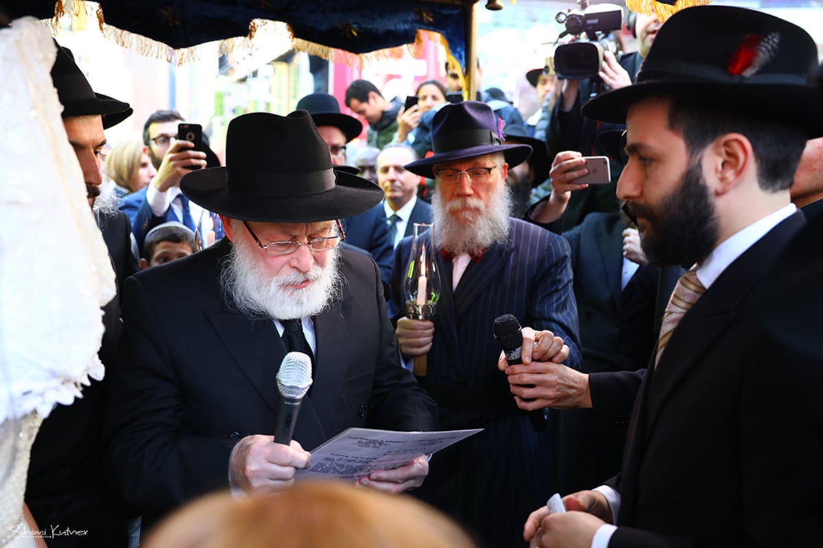 חופה יוצאת דופן: זוג חסידי התחתן בטיימס סקוור