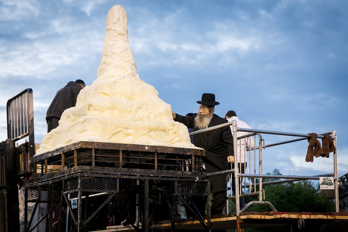 תיעוד ענק: רבבות חגגו ל"ג בעומר עם הרבי מסאטמר