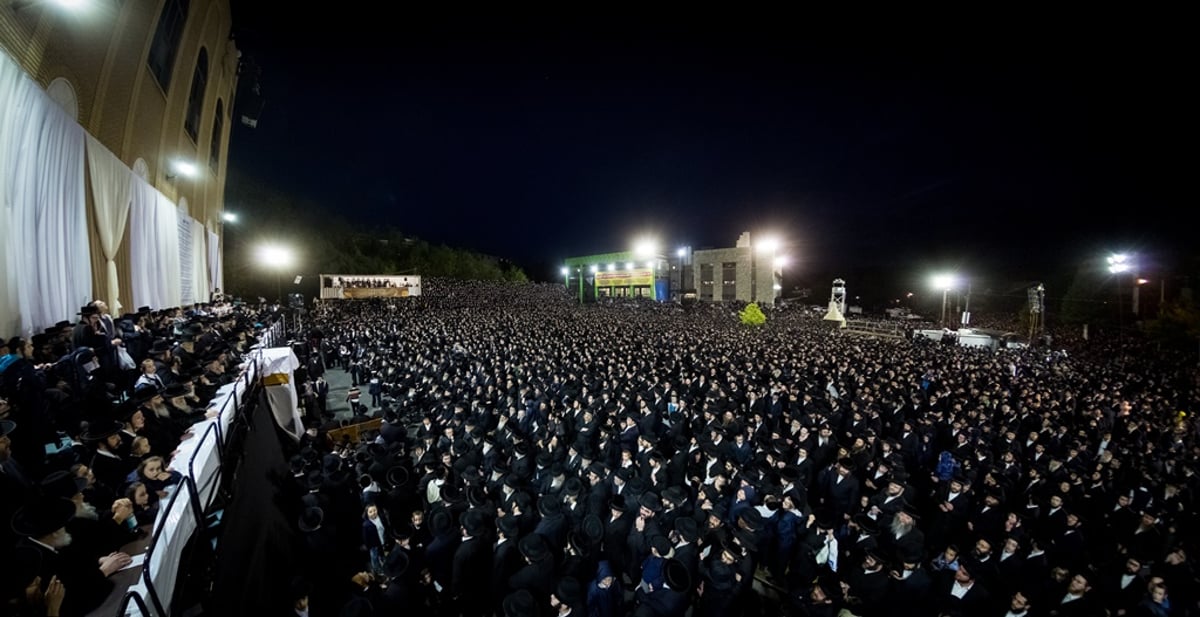 תיעוד ענק: רבבות חגגו ל"ג בעומר עם הרבי מסאטמר