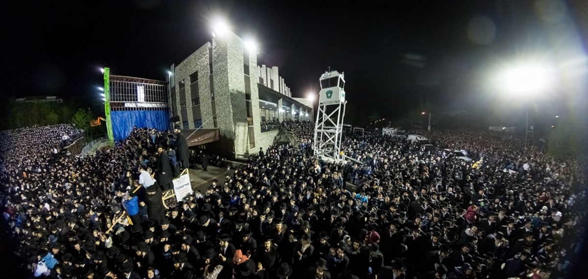 תיעוד ענק: רבבות חגגו ל"ג בעומר עם הרבי מסאטמר