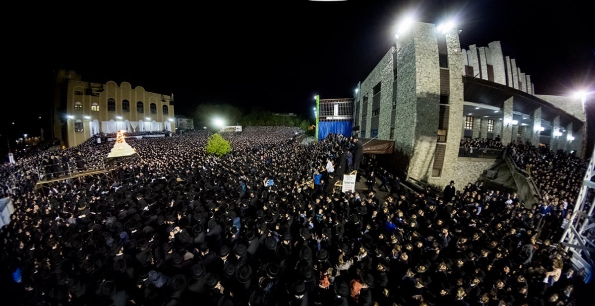 תיעוד ענק: רבבות חגגו ל"ג בעומר עם הרבי מסאטמר