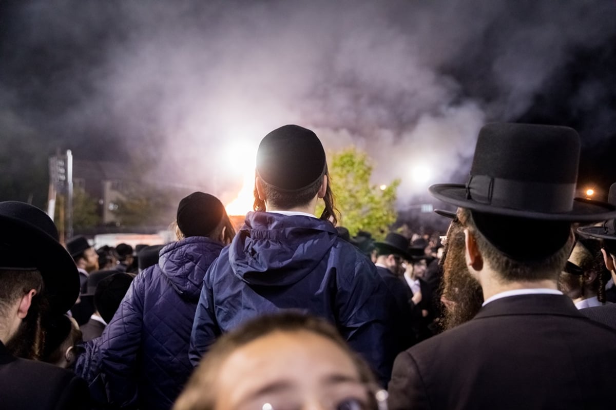 תיעוד ענק: רבבות חגגו ל"ג בעומר עם הרבי מסאטמר