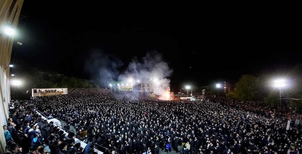 תיעוד ענק: רבבות חגגו ל"ג בעומר עם הרבי מסאטמר